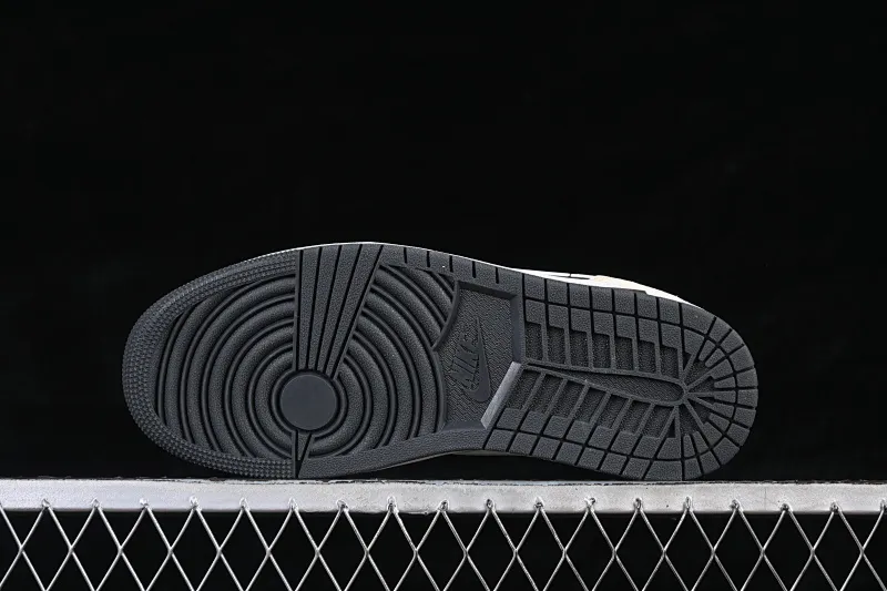 All categories Air Jordan Jordan series basketball shoes Air Jordan 1 Low Air Jordan 1 Low AJ1 Joe 1 black and white pink low-top retro cultural basketball shoes IB7109-004